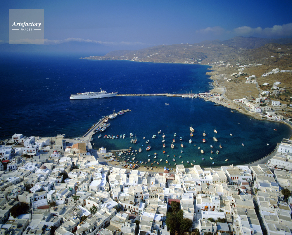 エーゲ海 Aegean Sea キクラデス諸島 Cyclades ミコノス島 Mykonos ミコノス島の港 港 Port 漁船 Fishing Boat 島 Island 海 Sea 海洋 Ocean 航空写真 Aero Photo