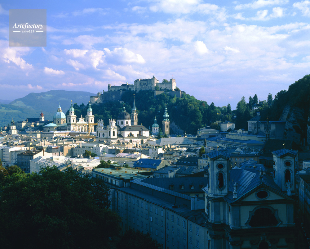 ザルツブルク州 Land Salzburg ザルツブルグ サルツブルク Salzburg ザルツ 塩の ブルク 城 ザルツブルク市街の歴史地区 旧市街 ツェントラル 聖ペーター僧院教会 St Petersstiftskirche ザルツブルク大聖堂 ドーム Dom ホーエンザルツブルク城 Festung Hohensalzburg