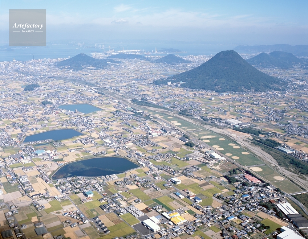 讃岐平野のため池と讃岐富士