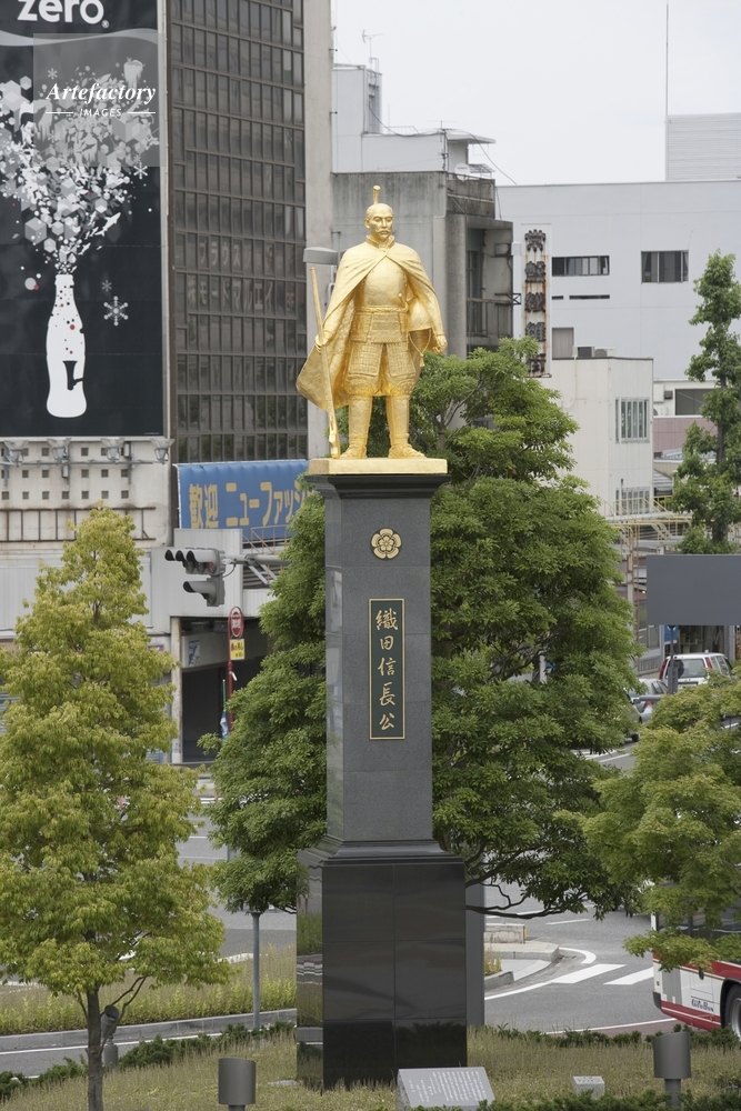 ＪＲ岐阜駅北口前広場の織田信長像