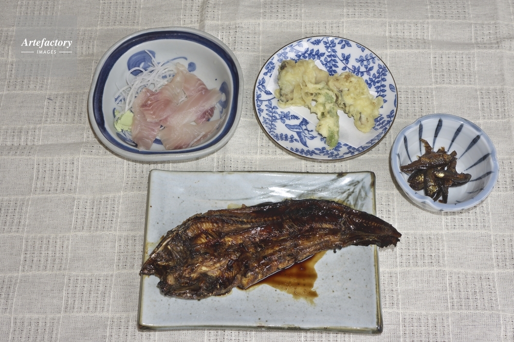 川魚料理 ナマズの蒲焼 コイの刺身 ナマズの天ぷら モロコの甘露煮